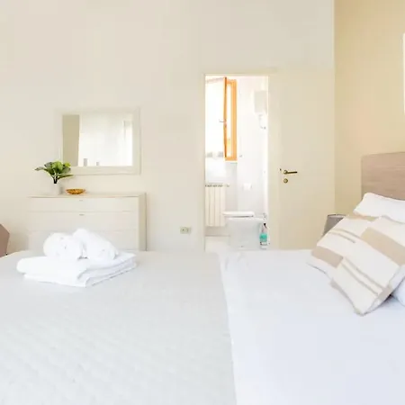 Casa In Centro Con Ampio Giardino *