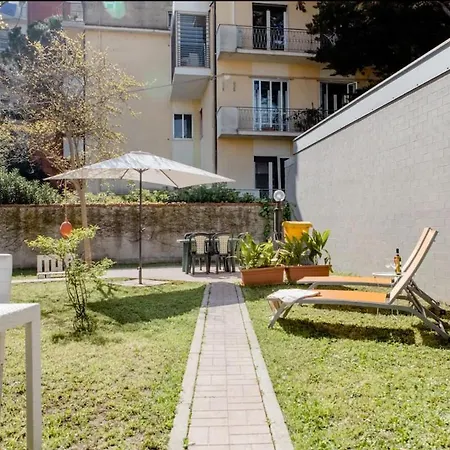 Casa In Centro Con Ampio Giardino 펜션 *