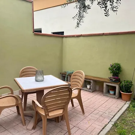 Casa In Centro Con Ampio Giardino Vakantiehuis *