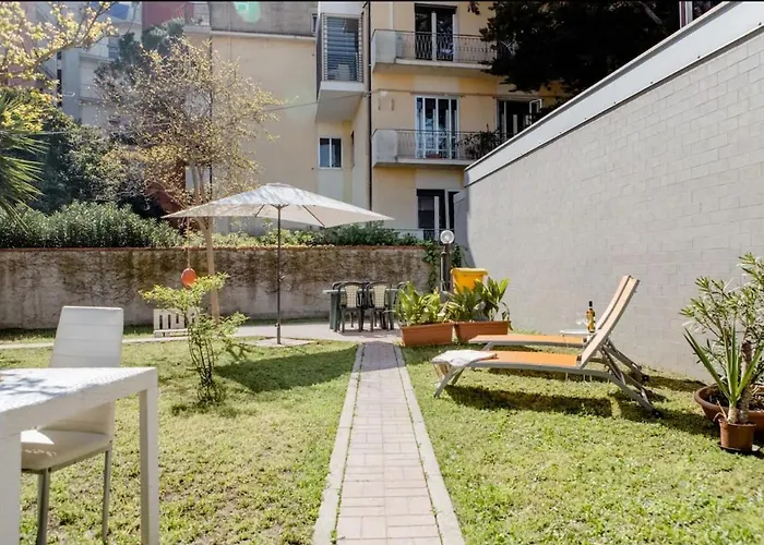 Casa In Centro Con Ampio Giardino Vakantiehuis *